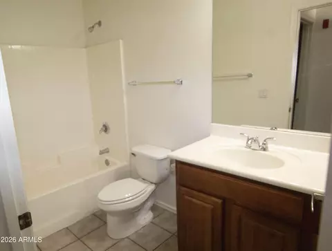 Bath - 920 E Devonshire Ave #2002, Phoenix, AZ 85014 photo 3 of 3