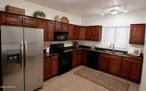 Kitchen - 920 E Devonshire Ave #2002, Phoenix, AZ 85014 photo 2 of 2