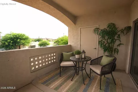 Exterior - 920 E Devonshire Ave #2002, Phoenix, AZ 85014 photo 3 of 4