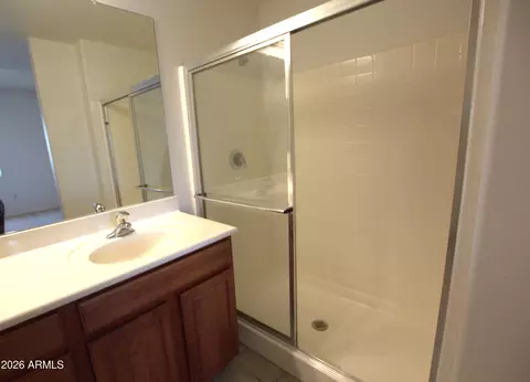 Bath - 920 E Devonshire Ave #4022, Phoenix, AZ 85014 photo 2 of 3
