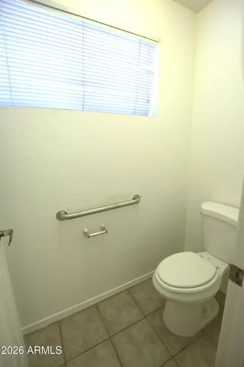 Bath - 920 E Devonshire Ave #4022, Phoenix, AZ 85014 photo 3 of 3