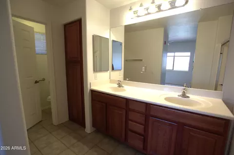 Bath - 920 E Devonshire Ave #4022, Phoenix, AZ 85014 photo 1 of 3