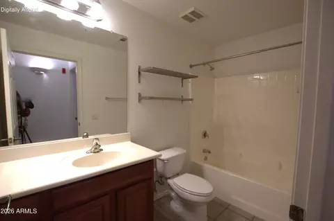 Bath - 920 E Devonshire Ave #4022, Phoenix, AZ 85014 photo 4 of 5