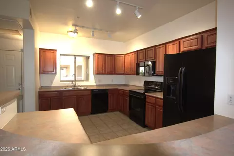 Kitchen - 920 E Devonshire Ave #4022, Phoenix, AZ 85014 photo 2 of 2