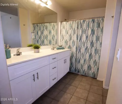 Bath - 920 E Devonshire Ave #4017, Phoenix, AZ 85014 photo 1 of 2