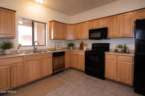 Kitchen - 920 E Devonshire Ave #4017, Phoenix, AZ 85014 photo 1 of 1