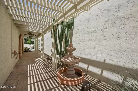 Exterior - 717 E Tuckey Ln, Phoenix, AZ 85014 photo 1 of 2
