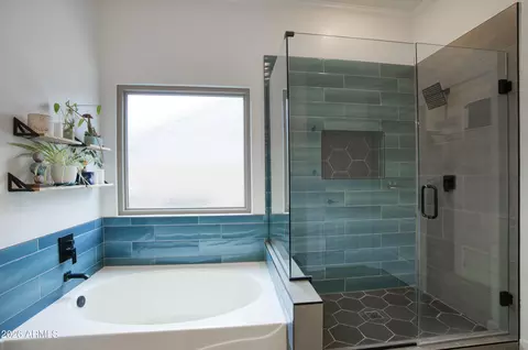 Bath - 8524 E Nido Ave, Mesa, AZ 85209 photo 2 of 4