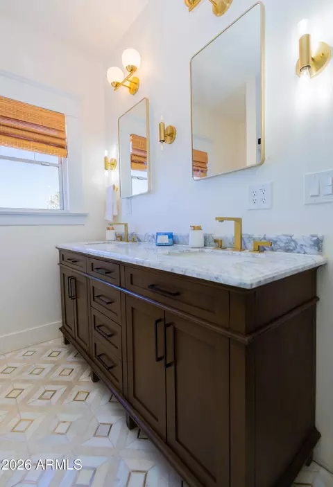 Bath - 721 E 9th St, Douglas, AZ 85607 photo 1 of 7