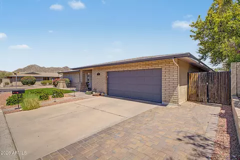 Exterior - 2802 E Mission Ln, Phoenix, AZ 85028 photo 2 of 10