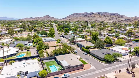View/Area - 2802 E Mission Ln, Phoenix, AZ 85028 photo 15 of 16