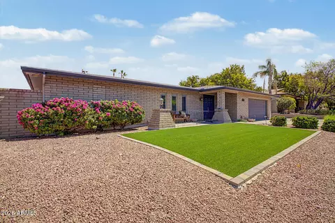 Exterior - 2802 E Mission Ln, Phoenix, AZ 85028 photo 1 of 10