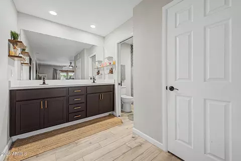 Bath - 2802 E Mission Ln, Phoenix, AZ 85028 photo 1 of 3