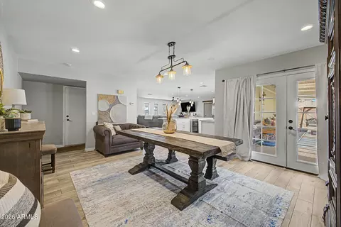 Dining - 2802 E Mission Ln, Phoenix, AZ 85028 photo 1 of 2