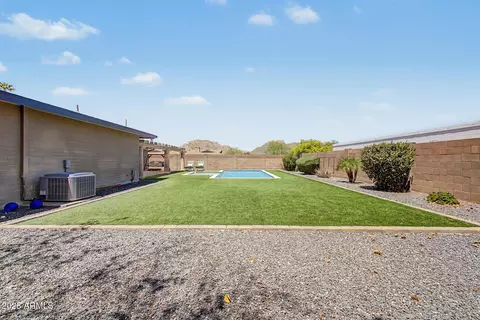 Exterior - 2802 E Mission Ln, Phoenix, AZ 85028 photo 8 of 10