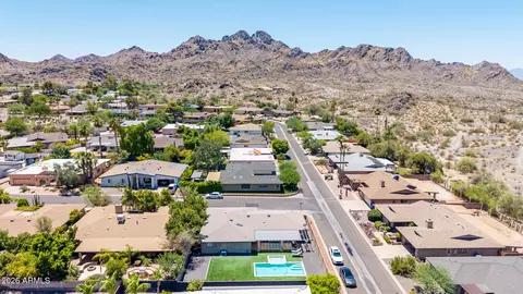 View/Area - 2802 E Mission Ln, Phoenix, AZ 85028 photo 13 of 16