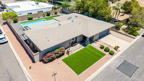 View/Area - 2802 E Mission Ln, Phoenix, AZ 85028 photo 2 of 16