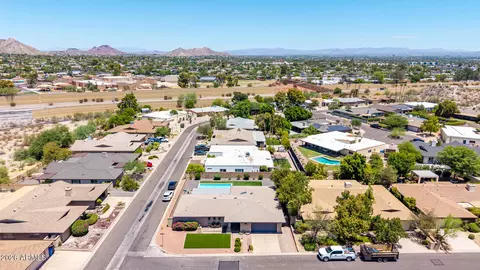 View/Area - 2802 E Mission Ln, Phoenix, AZ 85028 photo 8 of 16