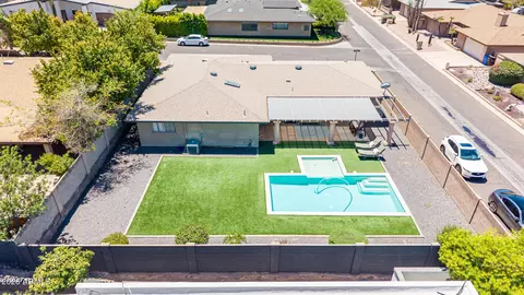 View/Area - 2802 E Mission Ln, Phoenix, AZ 85028 photo 4 of 16