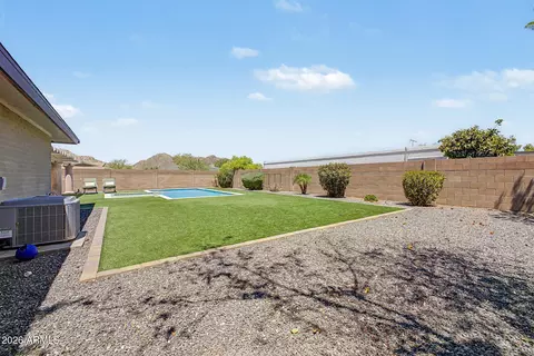 Exterior - 2802 E Mission Ln, Phoenix, AZ 85028 photo 7 of 10