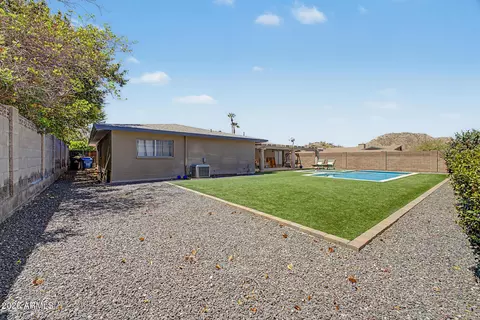 Exterior - 2802 E Mission Ln, Phoenix, AZ 85028 photo 6 of 10