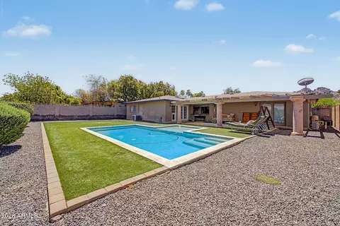 Exterior - 2802 E Mission Ln, Phoenix, AZ 85028 photo 5 of 10