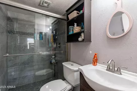 Bath - 2022 W Aster Dr, Phoenix, AZ 85029 photo 1 of 2