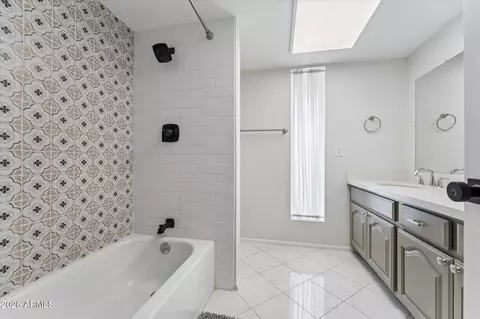 Bath - 502 E Le Marche Ave, Phoenix, AZ 85022 photo 2 of 3