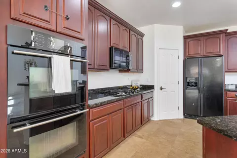 Kitchen - 8809 S 10th Dr, Phoenix, AZ 85041 photo 2 of 4