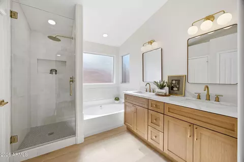 Bath - 2712 E Anderson Dr, Phoenix, AZ 85032 photo 1 of 3