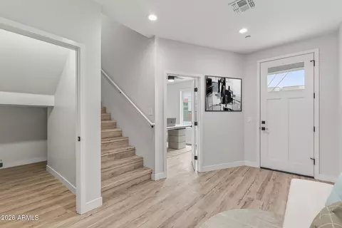 Entry Way - 2601 E Clarendon Ave #13, Phoenix, AZ 85016 photo 3 of 9