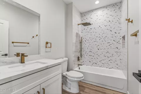 Bath - 2601 E Clarendon Ave #13, Phoenix, AZ 85016 photo 3 of 3