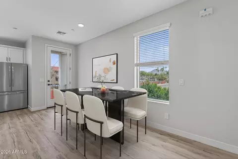 Dining - 2601 E Clarendon Ave #13, Phoenix, AZ 85016 photo 1 of 1