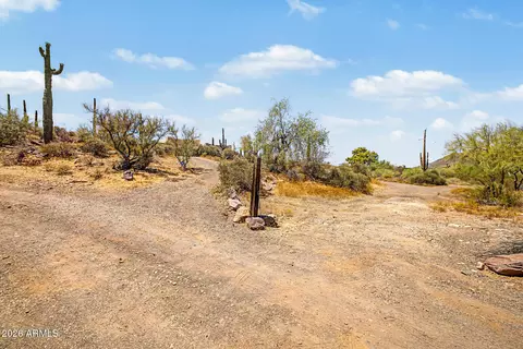 Exterior - 407 E Honda Bow Rd, Phoenix, AZ 85086 photo 3 of 10