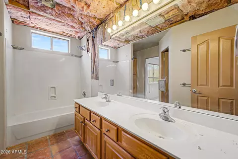 Bath - 407 E Honda Bow Rd, Phoenix, AZ 85086 photo 2 of 3