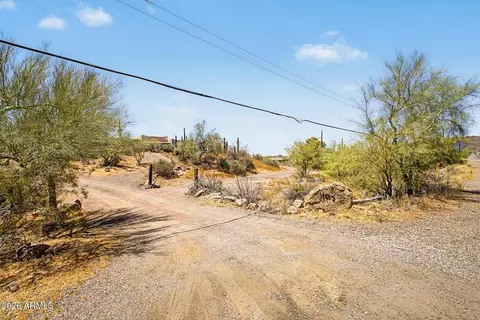Exterior - 407 E Honda Bow Rd, Phoenix, AZ 85086 photo 5 of 10