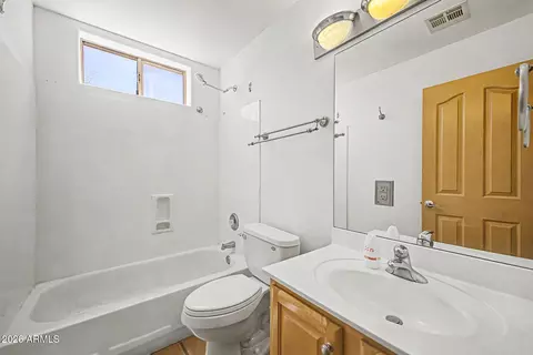 Bath - 407 E Honda Bow Rd, Phoenix, AZ 85086 photo 3 of 3