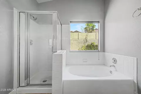 Bath - 1348 E Libby St, Phoenix, AZ 85022 photo 2 of 3