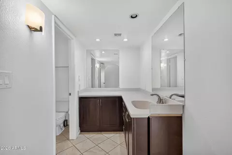 Bath - 15420 N 29th Ave, Phoenix, AZ 85053 photo 3 of 4