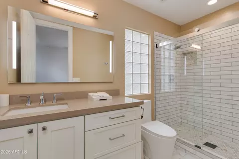 Bath - 6533 N 29th St, Phoenix, AZ 85016 photo 3 of 4