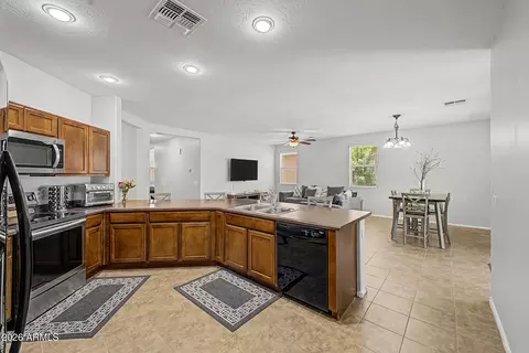 Kitchen - 4116 E Cathy Dr, Gilbert, AZ 85296 photo 4 of 4