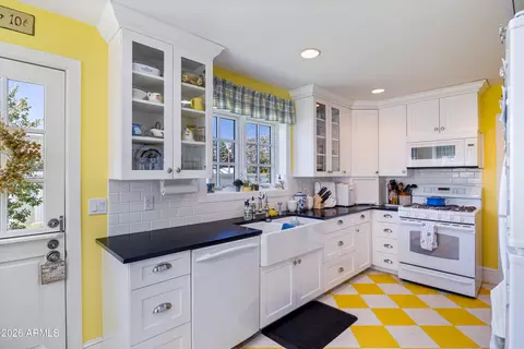 Kitchen - 184 S 1st E St, Snowflake, AZ 85937 photo 1 of 3