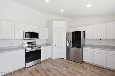 Kitchen - 11261 E Renfield Ave, Mesa, AZ 85212 photo 2 of 3