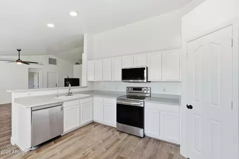 Kitchen - 11261 E Renfield Ave, Mesa, AZ 85212 photo 3 of 3