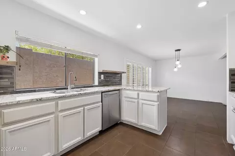 Kitchen - 4717 E Winston Dr, Phoenix, AZ 85044 photo 4 of 5