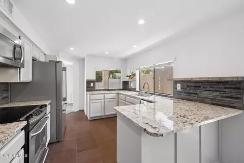 Kitchen - 4717 E Winston Dr, Phoenix, AZ 85044 photo 1 of 5