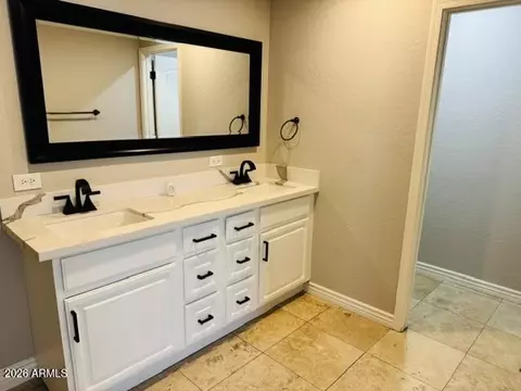 Bath - 5320 E Thomas Rd, Phoenix, AZ 85018 photo 1 of 5
