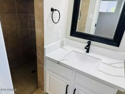 Bath - 5320 E Thomas Rd, Phoenix, AZ 85018 photo 5 of 5
