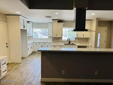 Kitchen - 5320 E Thomas Rd, Phoenix, AZ 85018 photo 2 of 2