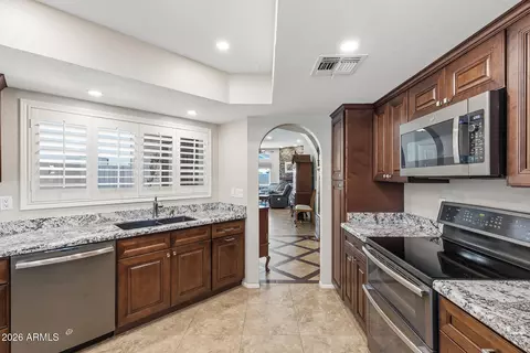 Kitchen - 4113 E Paradise Dr, Phoenix, AZ 85028 photo 4 of 5